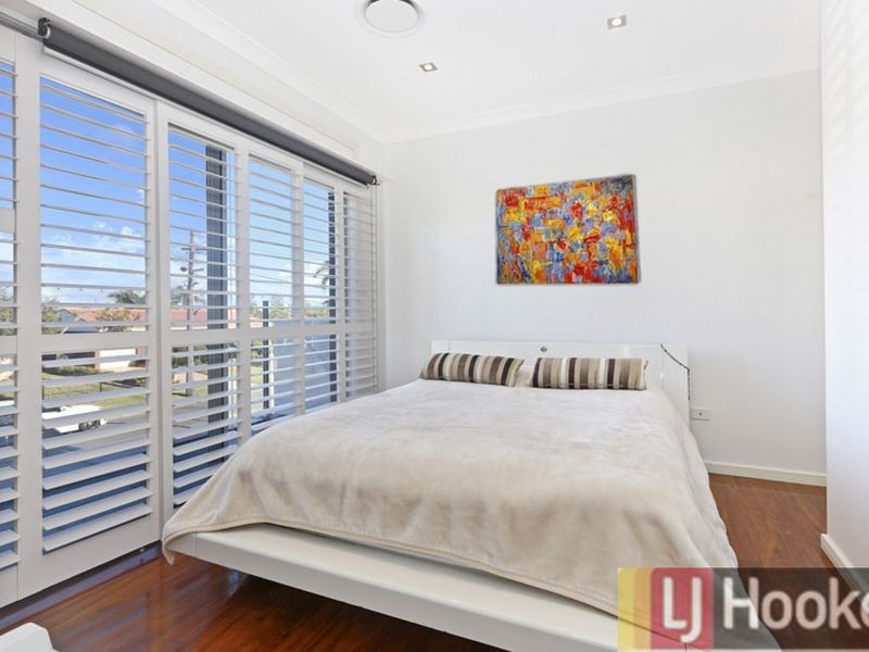 16 Glenbrook Crescent, Georges Hall NSW 2198