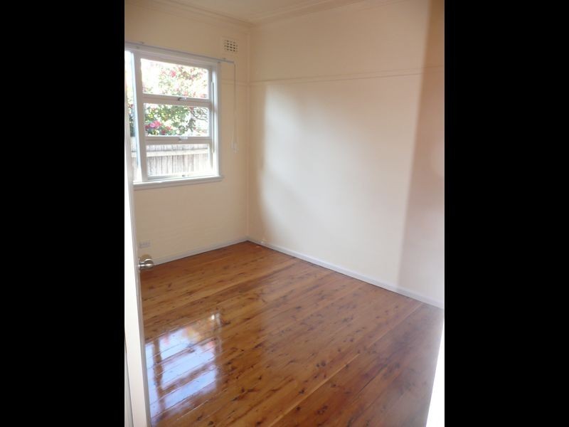 6 Moss St, Chester Hill NSW 2162