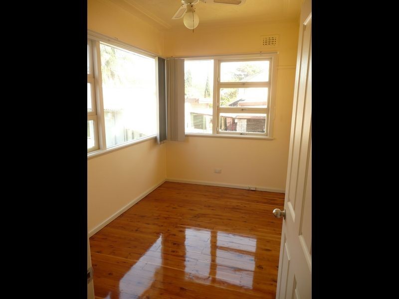 6 Moss St, Chester Hill NSW 2162