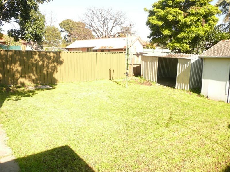 6 Moss St, Chester Hill NSW 2162