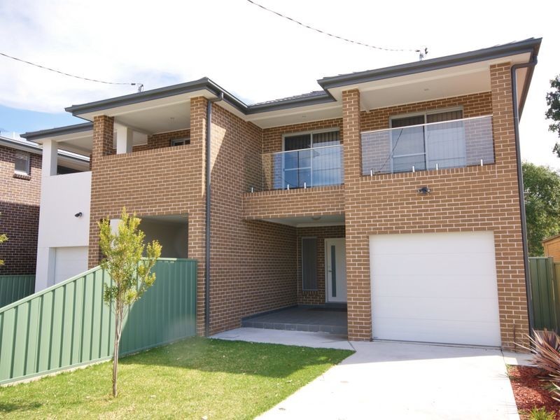 2b Laundess Ave, Panania NSW 2213