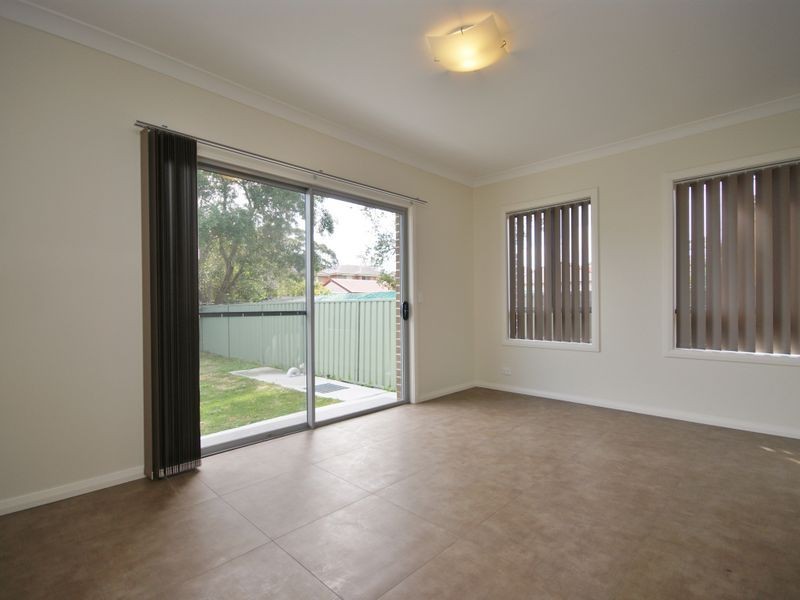 2b Laundess Ave, Panania NSW 2213