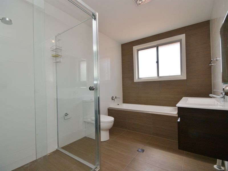 2b Laundess Ave, Panania NSW 2213