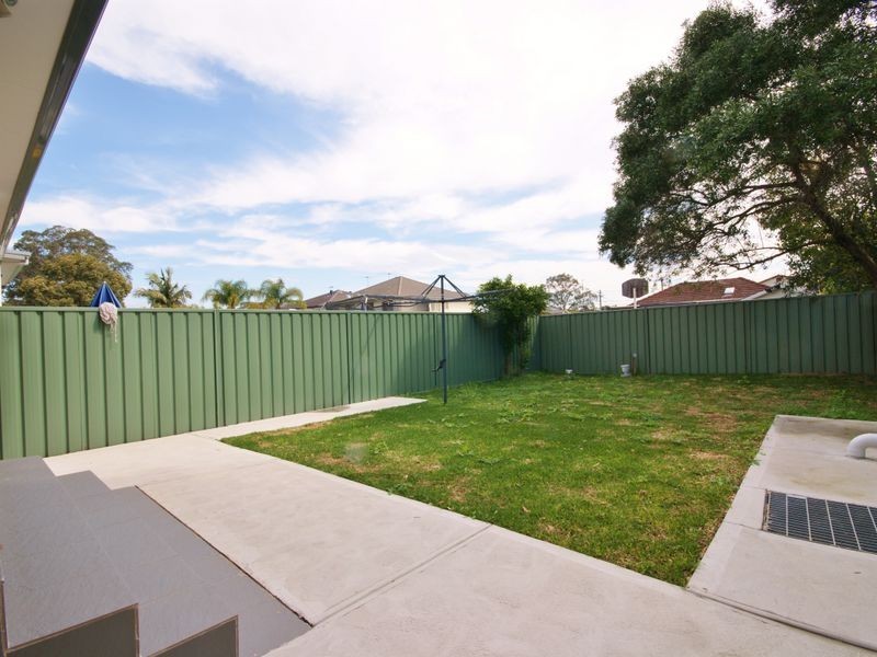 2b Laundess Ave, Panania NSW 2213