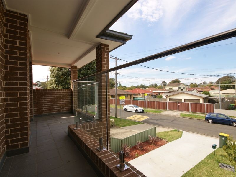 2b Laundess Ave, Panania NSW 2213