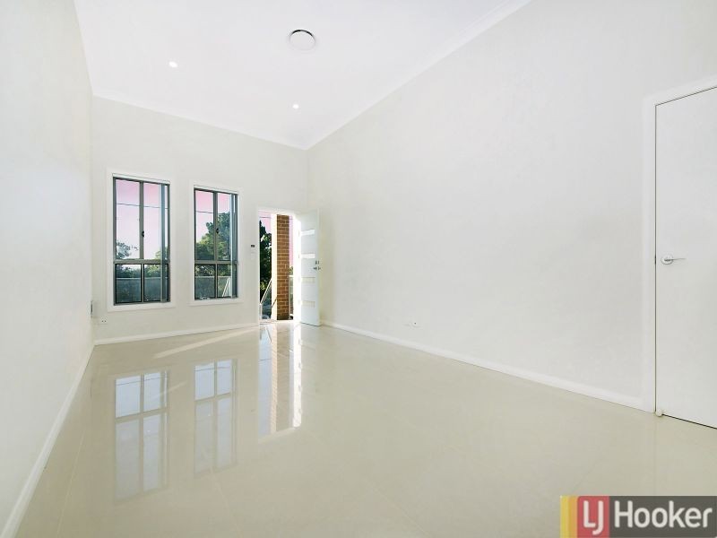 130b Lindesay St, Campbelltown NSW 2560