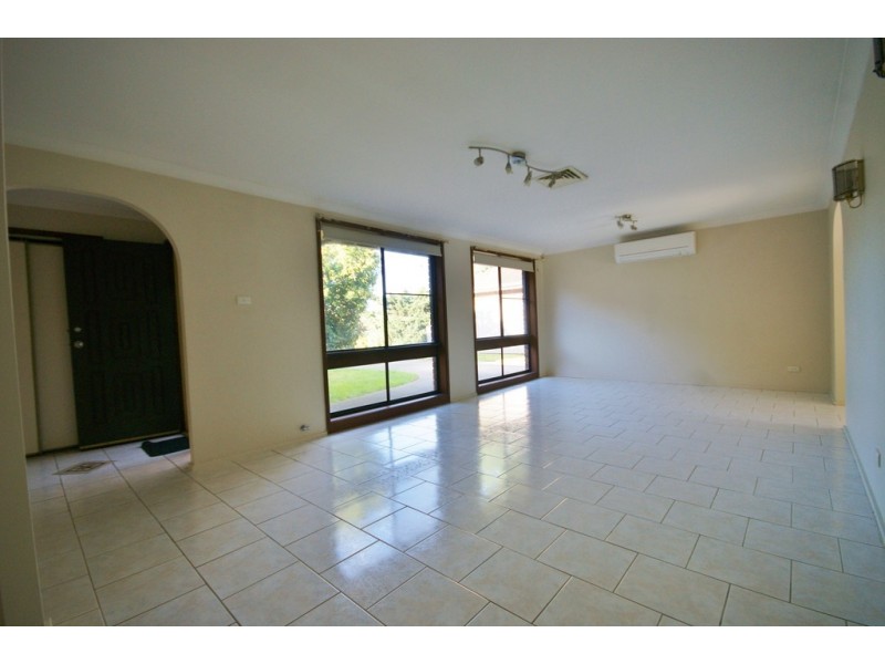 5 Canna Pl, St Andrews NSW 2566