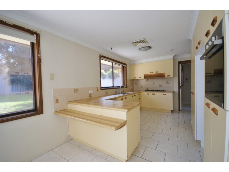 5 Canna Pl, St Andrews NSW 2566