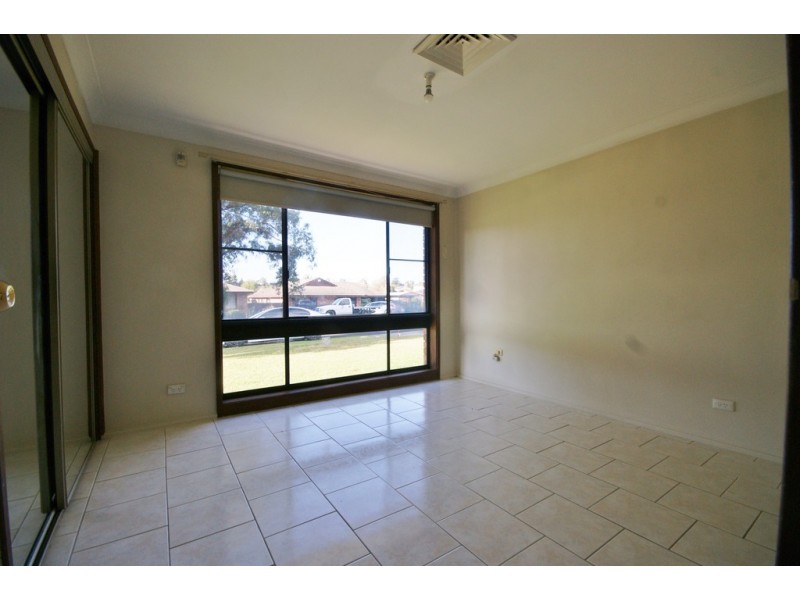 5 Canna Pl, St Andrews NSW 2566