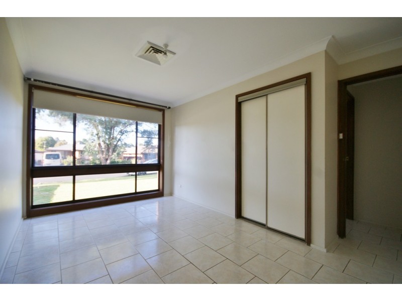 5 Canna Pl, St Andrews NSW 2566