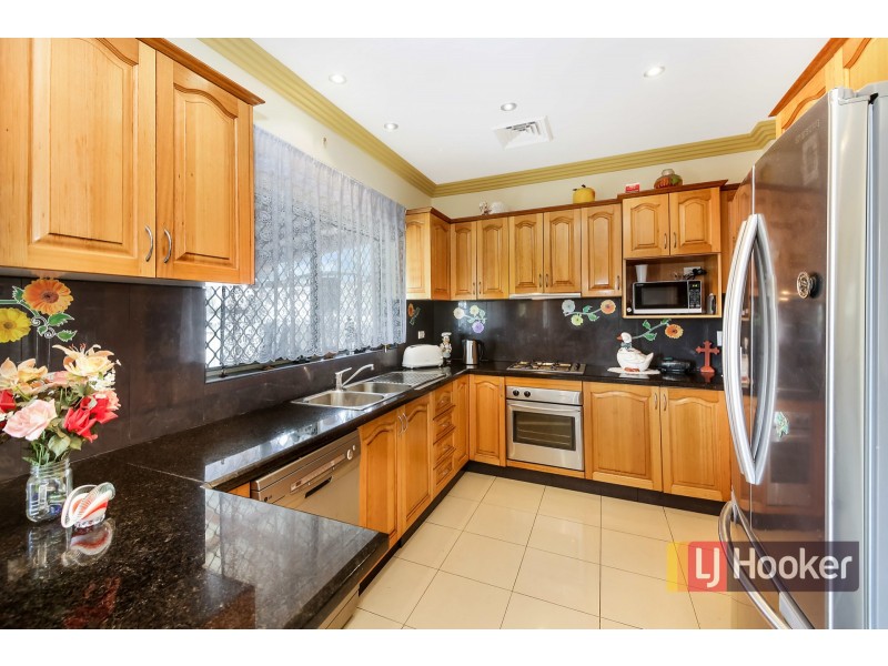 42 Lascelles Ave, Greenacre NSW 2190