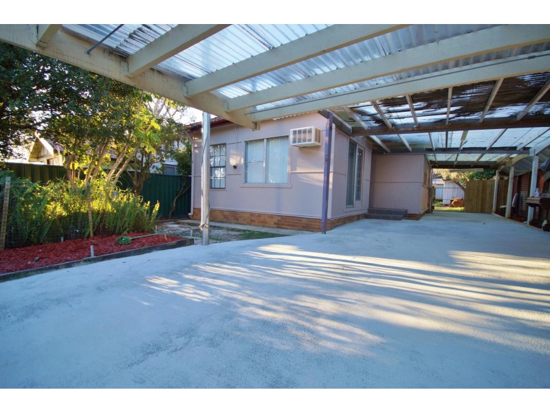 2 Corliss St, Regents Park NSW 2143