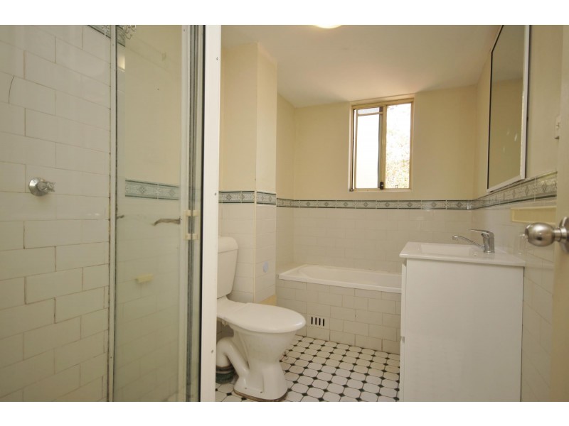 1/10 Kitchener Avenue, Regents Park NSW 2143