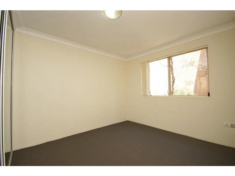 1/10 Kitchener Avenue, Regents Park NSW 2143