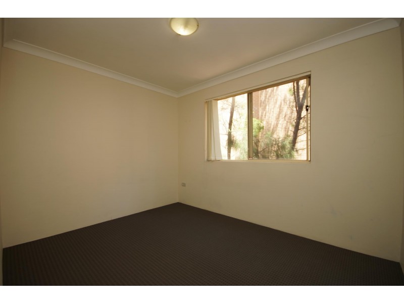 1/10 Kitchener Avenue, Regents Park NSW 2143