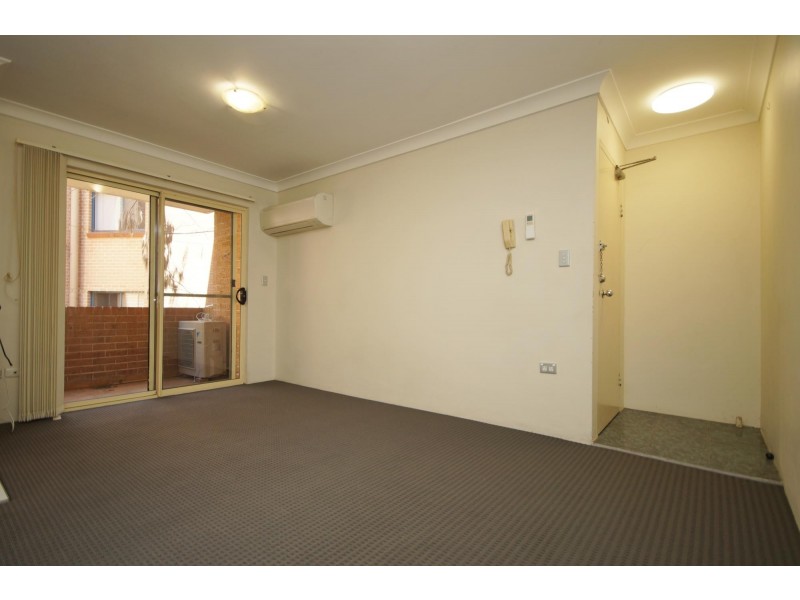 1/10 Kitchener Avenue, Regents Park NSW 2143