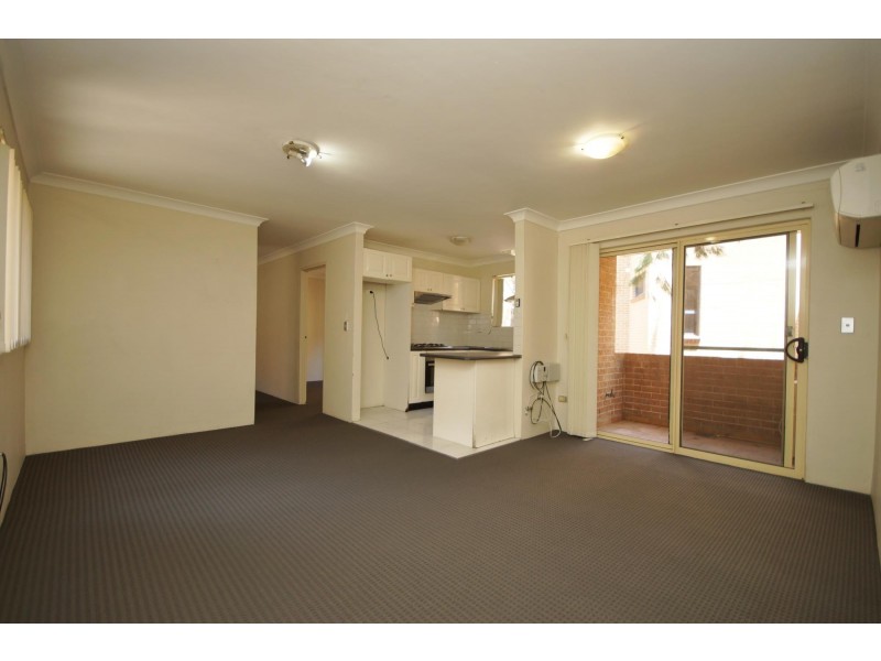 1/10 Kitchener Avenue, Regents Park NSW 2143