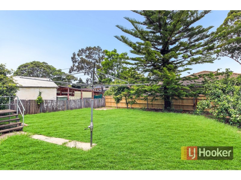 24 Dunbar Ave, Regents Park NSW 2143