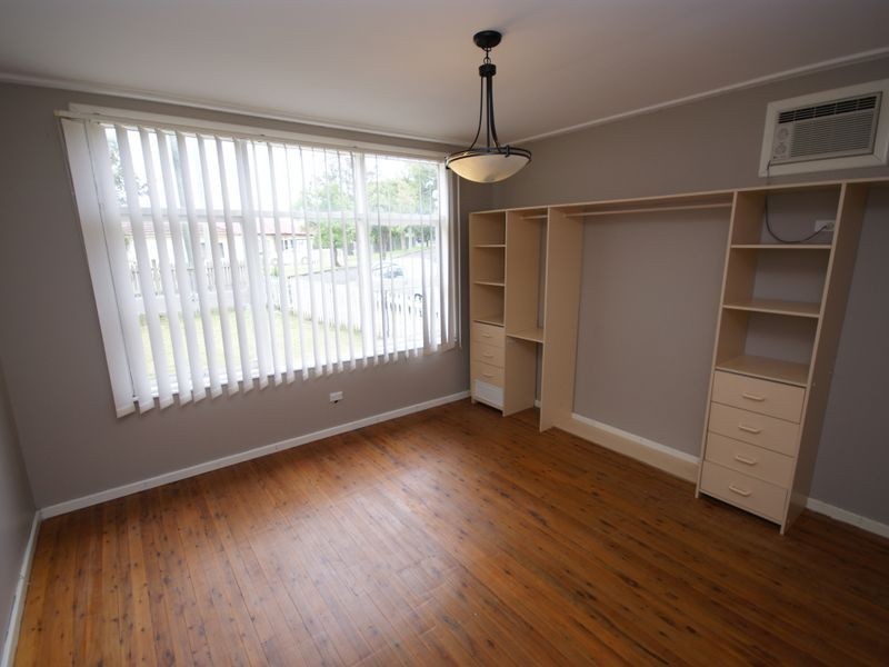 49 Chisholm Cr, Bradbury NSW 2560