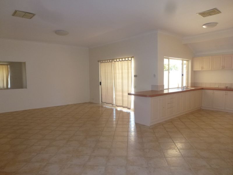 9 Rosewood Lane, Thornlie WA 6108