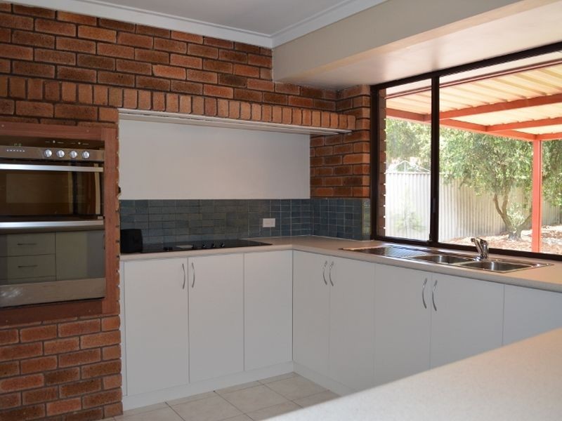 30 Burslem Drive, Thornlie WA 6108