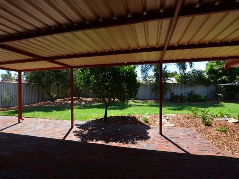 30 Burslem Drive, Thornlie WA 6108