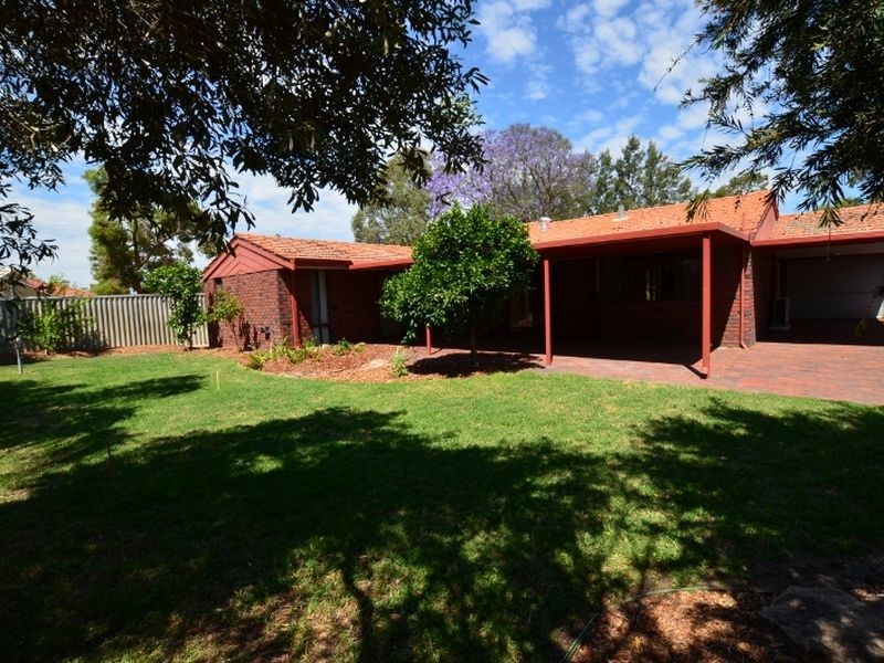 30 Burslem Drive, Thornlie WA 6108