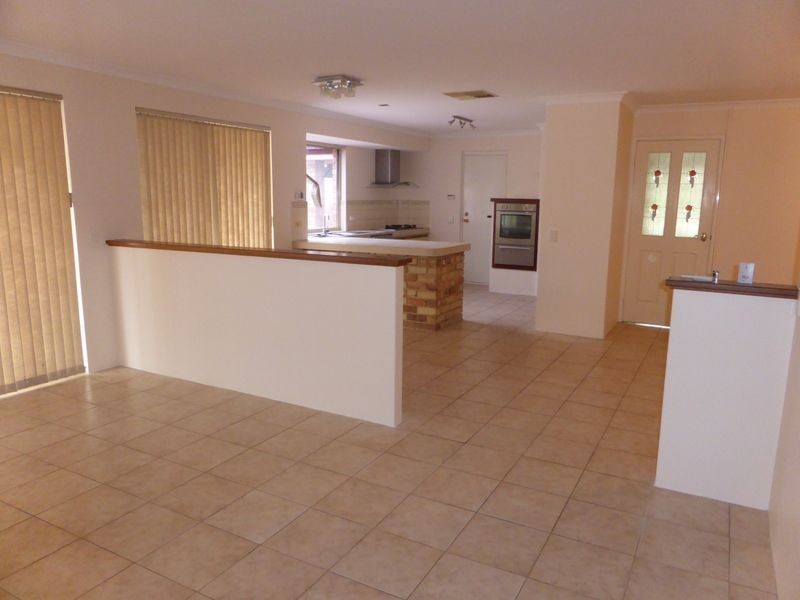 163 Forest Lakes Drive, Thornlie WA 6108