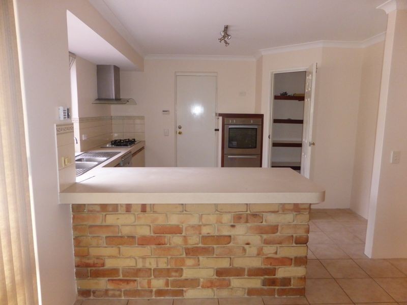 163 Forest Lakes Drive, Thornlie WA 6108