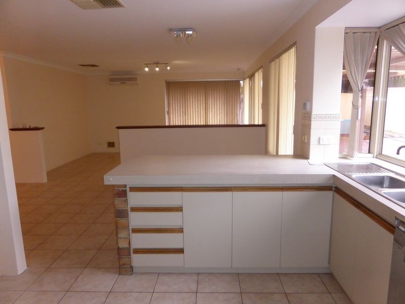 163 Forest Lakes Drive, Thornlie WA 6108