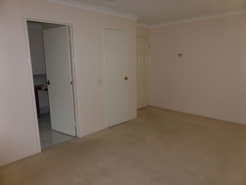 163 Forest Lakes Drive, Thornlie WA 6108