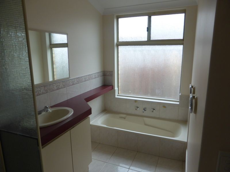 163 Forest Lakes Drive, Thornlie WA 6108