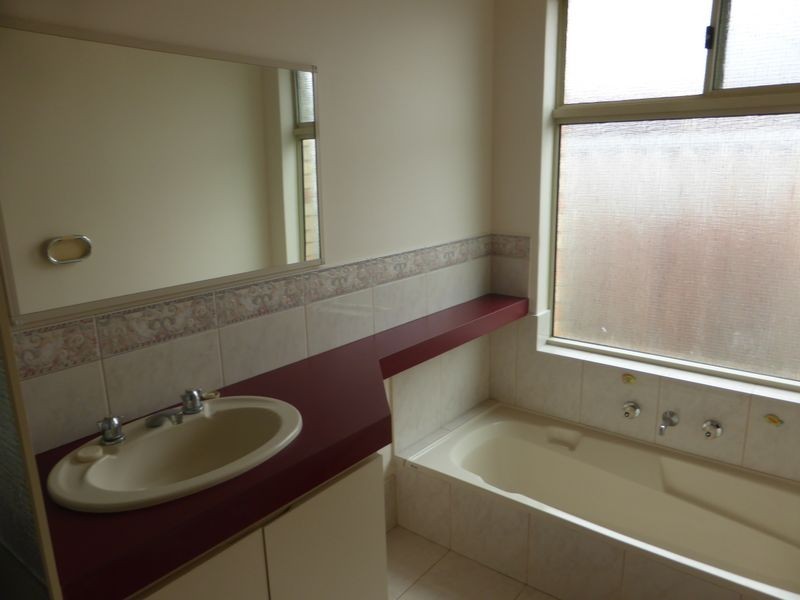 163 Forest Lakes Drive, Thornlie WA 6108