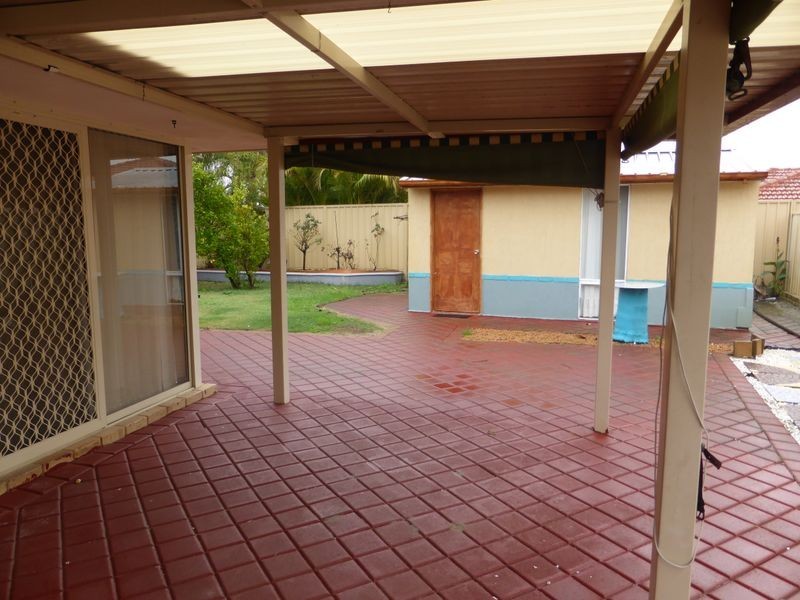 163 Forest Lakes Drive, Thornlie WA 6108