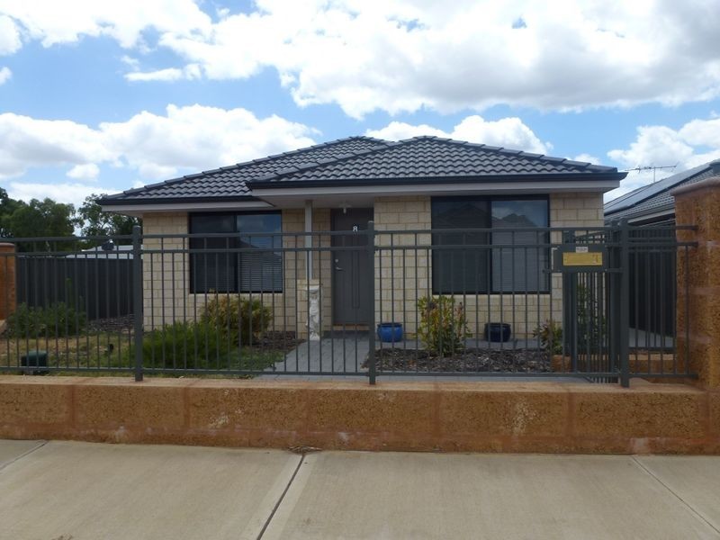8 Bundoran Approach, Armadale WA 6112