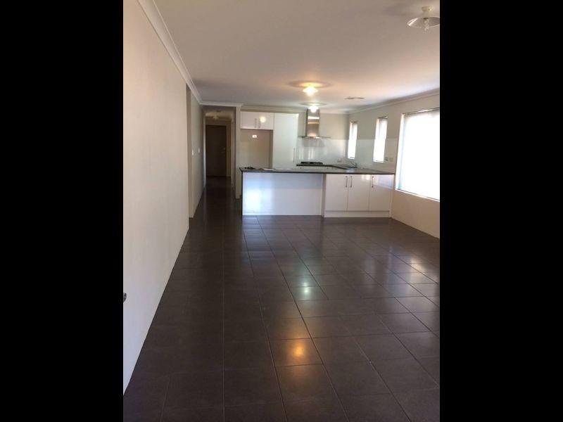 8 Bundoran Approach, Armadale WA 6112