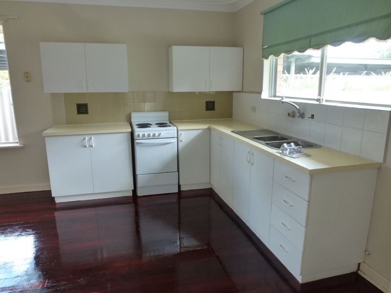 2 Coralie Court, Armadale WA 6112