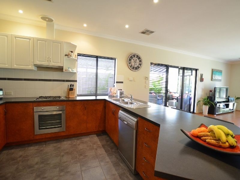 14 Dupont Way, Canning Vale WA 6155