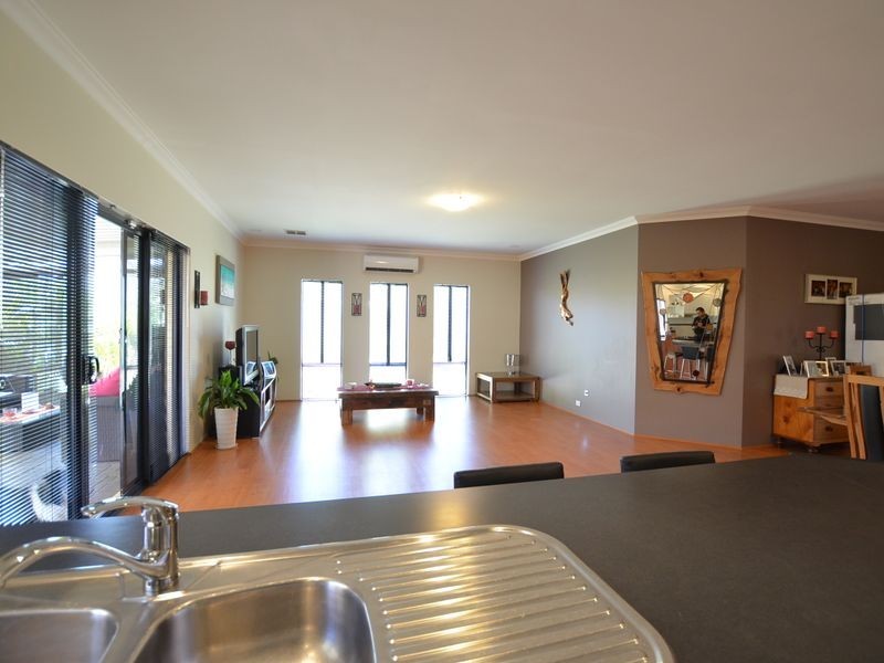 14 Dupont Way, Canning Vale WA 6155