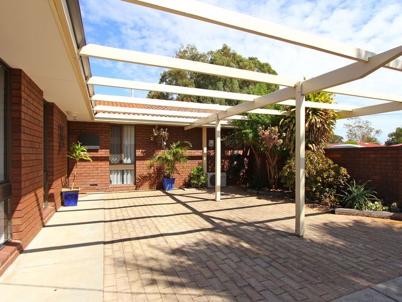 54 Lyrebird Way, Thornlie WA 6108
