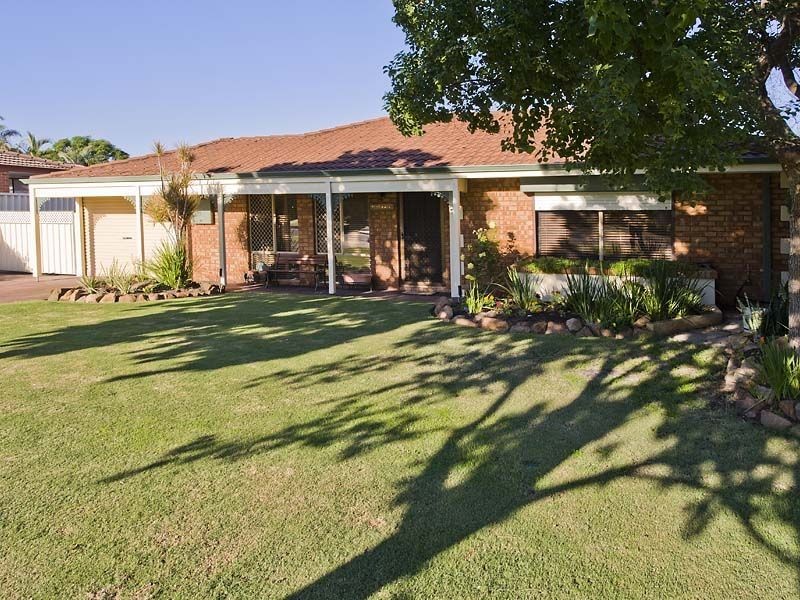 38 Lakesend Road, Thornlie WA 6108