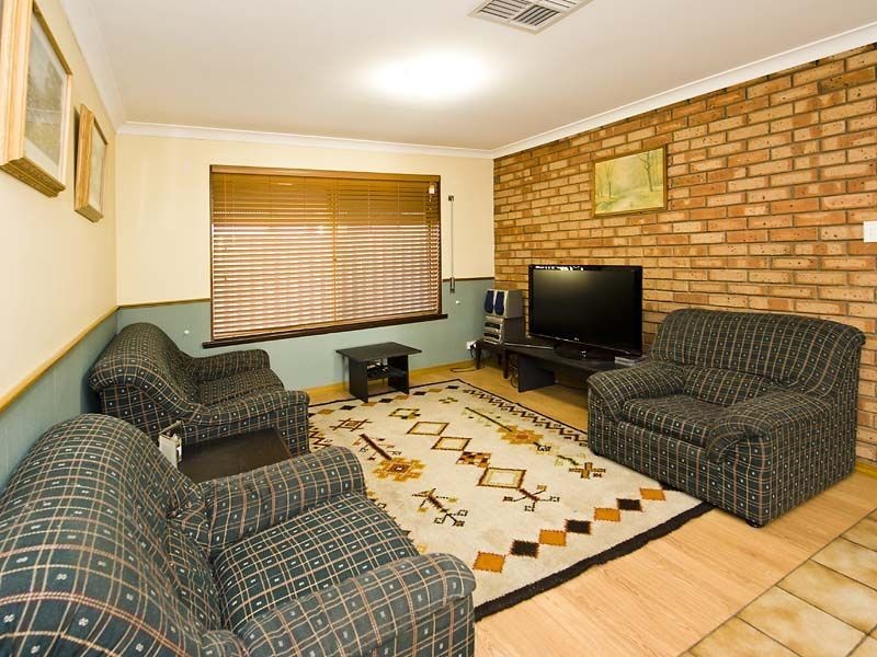 38 Lakesend Road, Thornlie WA 6108