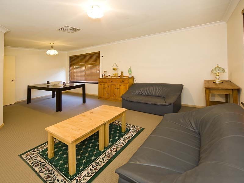 38 Lakesend Road, Thornlie WA 6108