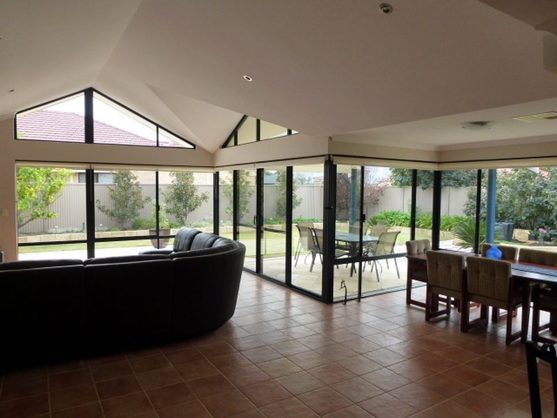 15 Greentree Drive, Southern River WA 6110