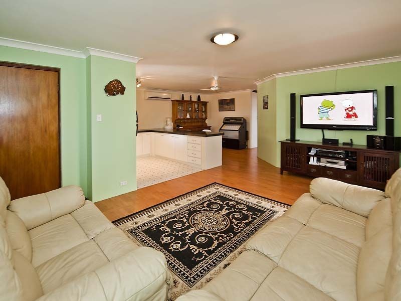 1/176 Cammillo Road, Kelmscott WA 6111