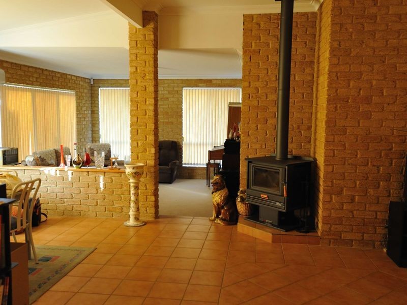 35 Waratah Boulevard, Canning Vale WA 6155