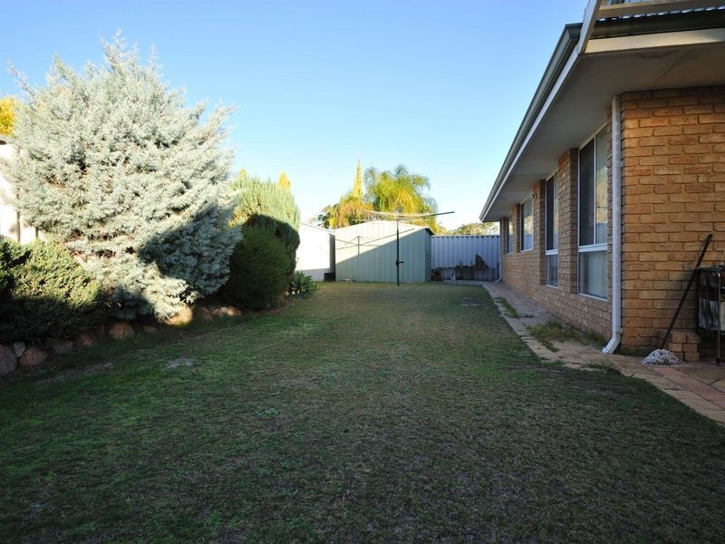 35 Waratah Boulevard, Canning Vale WA 6155