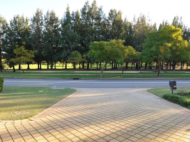 35 Waratah Boulevard, Canning Vale WA 6155