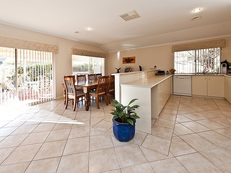 18 Capensia Way, Canning Vale WA 6155