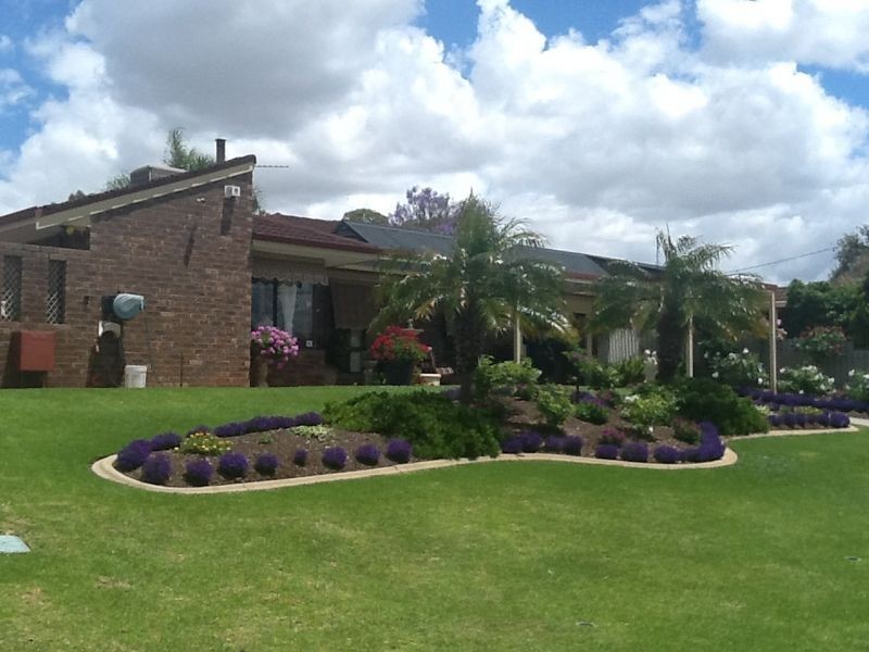 14 Inverness Circle, Camillo WA 6111